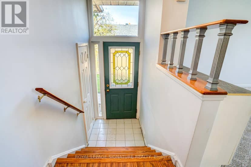 15 Epsom Downs Drive — photo 3 of 32