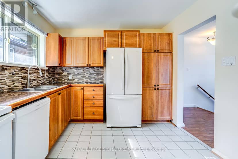 15 Epsom Downs Drive — photo 7 of 32