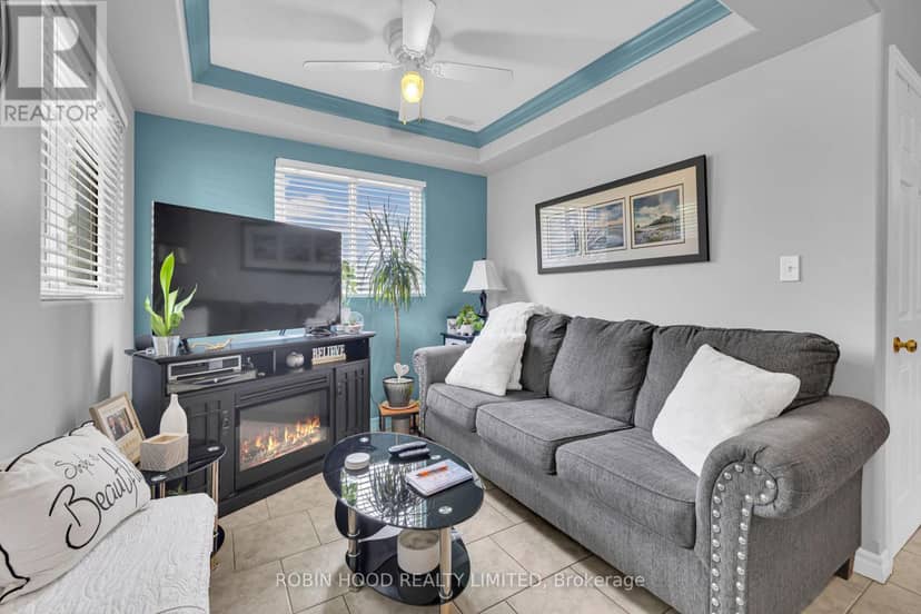 406 Glengarry Avenue — photo 5 of 35