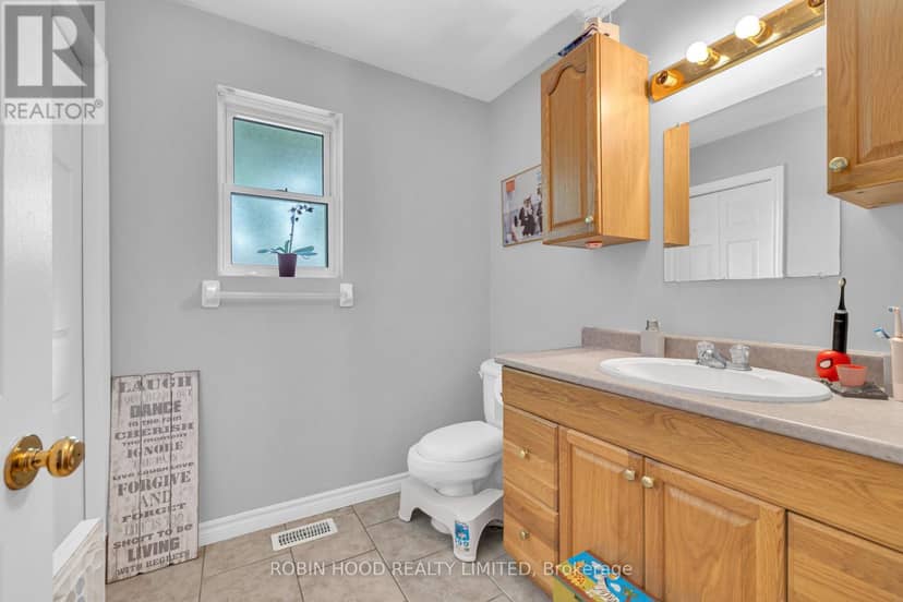 406 Glengarry Avenue — photo 8 of 35