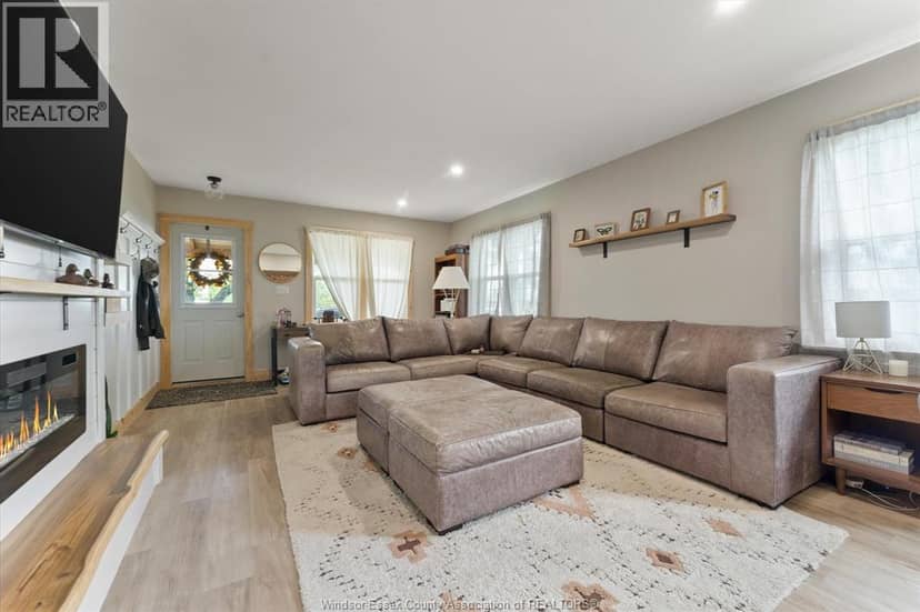 1722 Mersea Rd D — photo 4 of 37