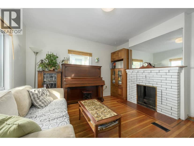 2633 VENABLES STREET, Vancouver, photo 3