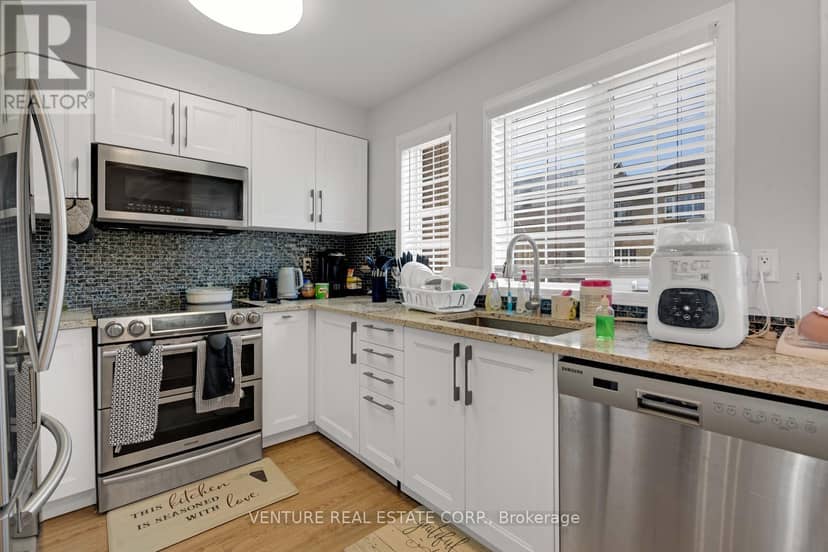 19 Spadina Road — photo 10 of 23