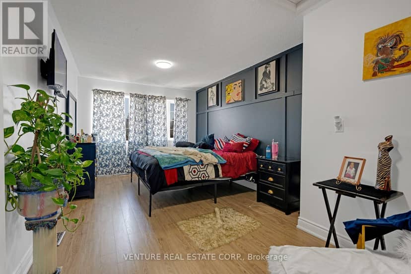 19 Spadina Road — photo 17 of 23