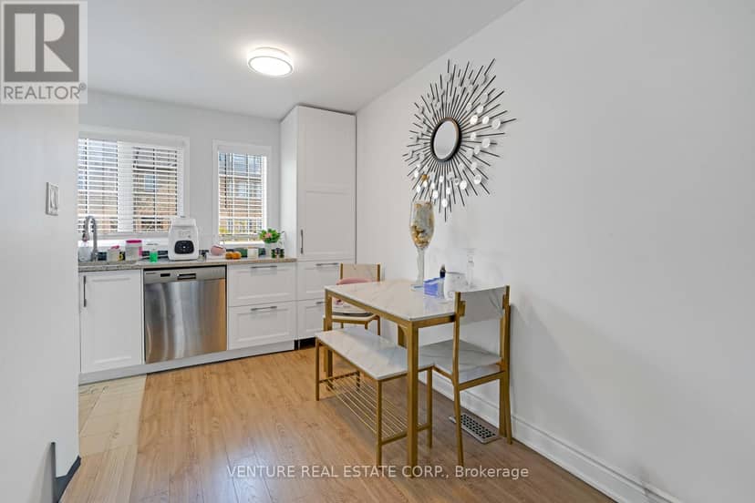 19 Spadina Road — photo 9 of 23