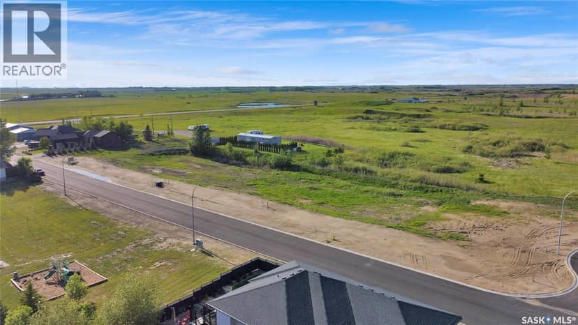 1350 Aaron DRIVE, Pilot Butte, photo 2