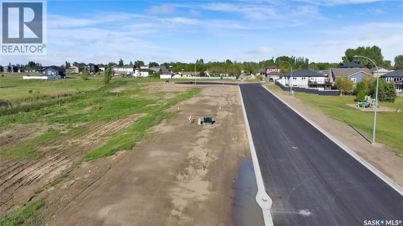 1300 Aaron DRIVE, Pilot Butte, photo 2