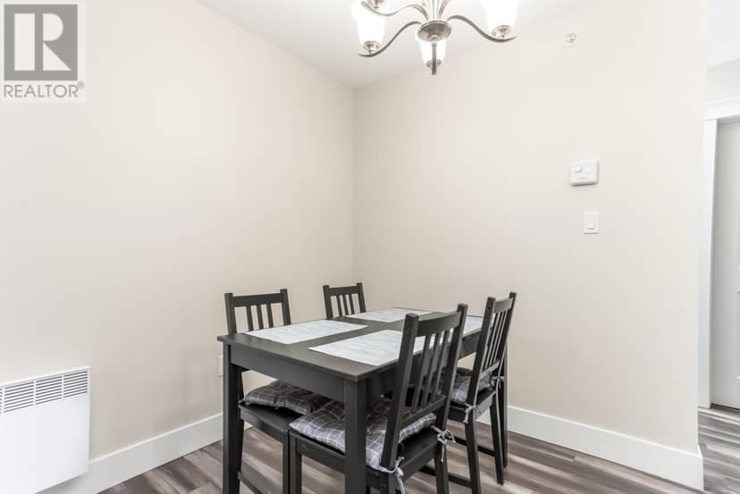 304 29 Stratford Road — photo 13 of 21