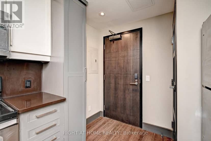 N2207 - 330 Phillip Street — photo 4 of 40