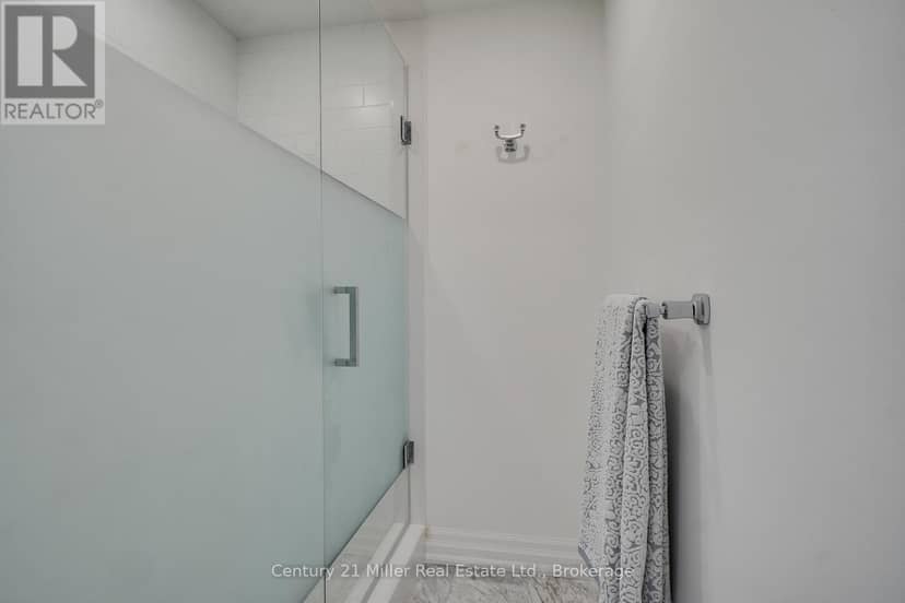 802 - 2060 Lakeshore Road — photo 24 of 36