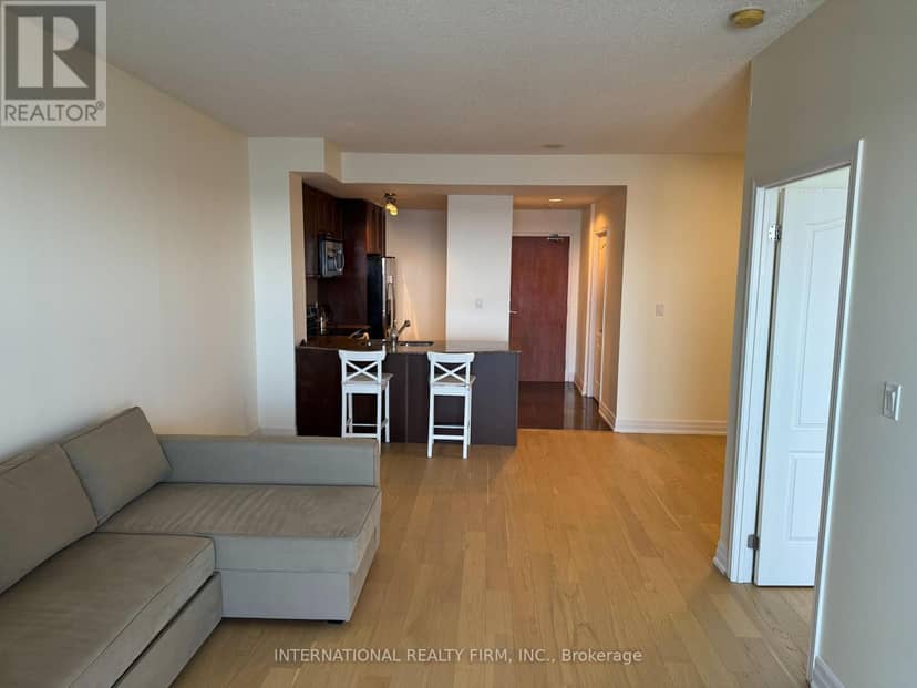 504 - 699 Aberdeen Boulevard — photo 12 of 35