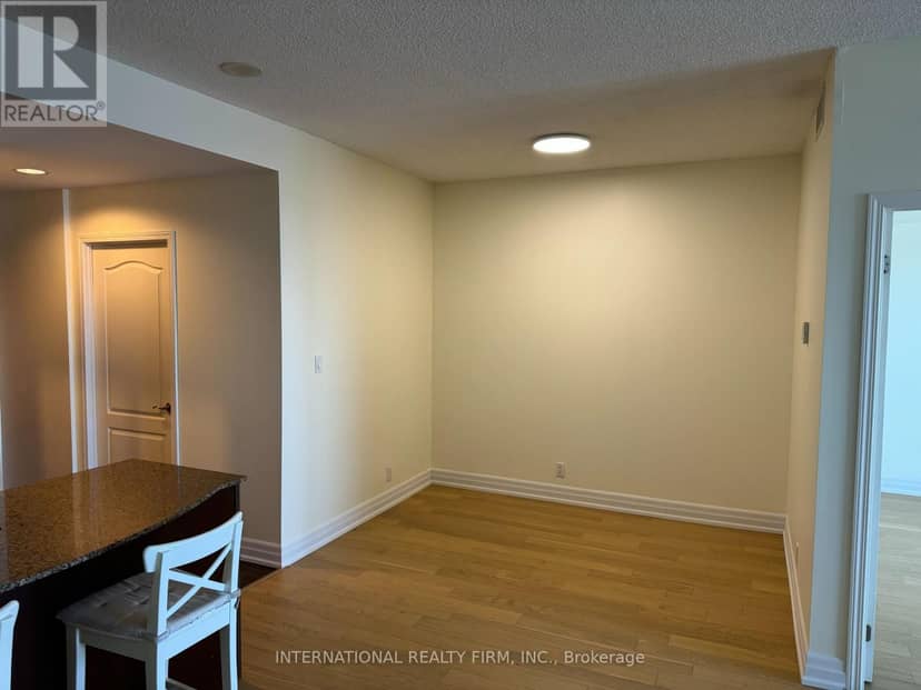 504 - 699 Aberdeen Boulevard — photo 13 of 35