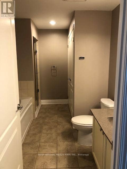 504 - 699 Aberdeen Boulevard — photo 15 of 35