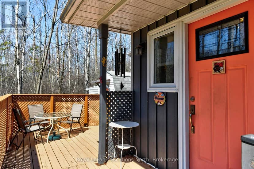 18 Prince Charles Avenue — photo 11 of 40
