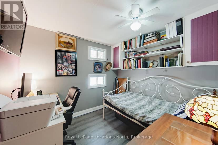 18 Prince Charles Avenue — photo 18 of 40