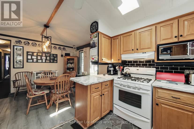 18 Prince Charles Avenue — photo 22 of 40