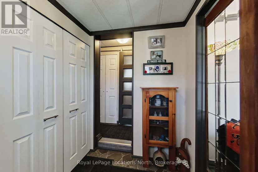 18 Prince Charles Avenue — photo 28 of 40