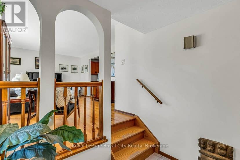 40 Keats Crescent — photo 5 of 40