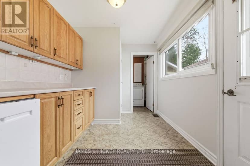 96 Glendale Avenue — photo 4 of 40