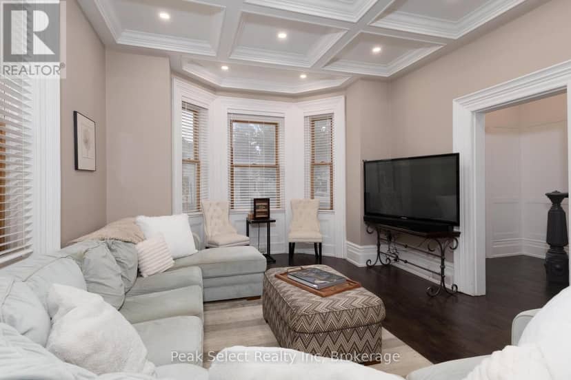 382 Queen Street E — photo 12 of 40