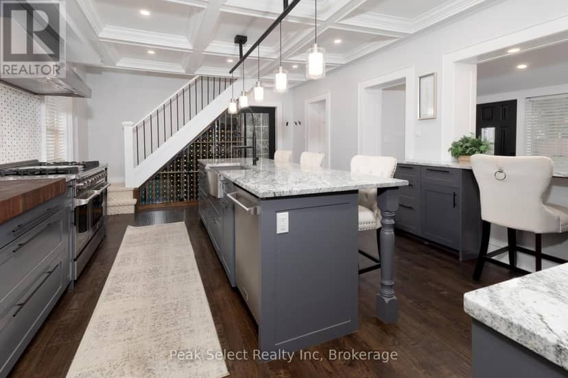 382 Queen Street E — photo 19 of 40