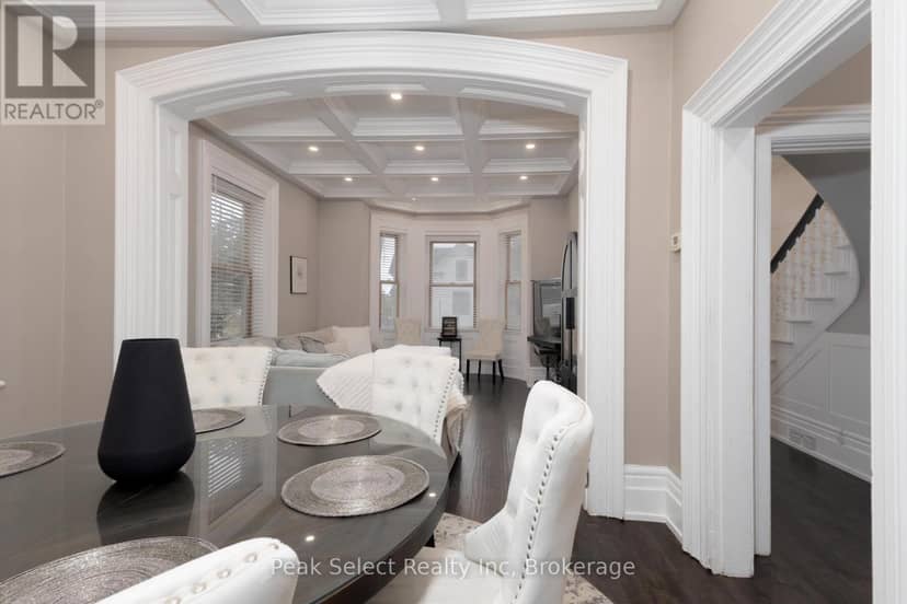 382 Queen Street E — photo 33 of 40