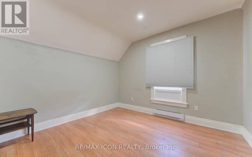 138 Courtland Avenue E — photo 12 of 33