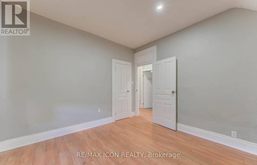 138 Courtland Avenue E — photo 13 of 33