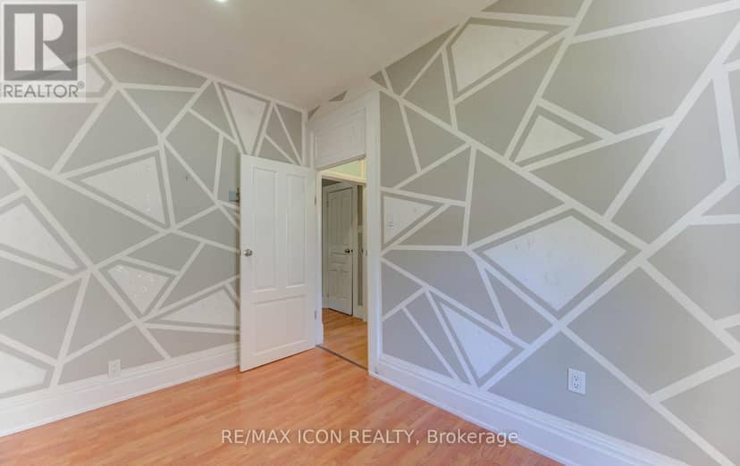 138 Courtland Avenue E — photo 15 of 33