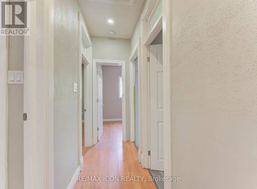 138 Courtland Avenue E — photo 16 of 33