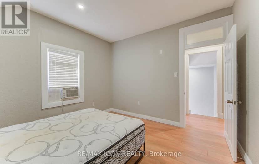 138 Courtland Avenue E — photo 20 of 33