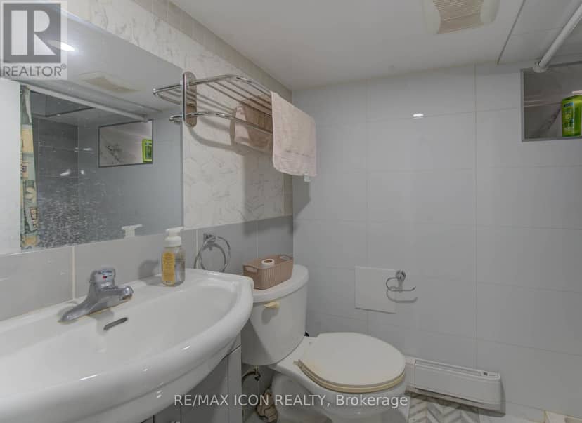 138 Courtland Avenue E — photo 28 of 33