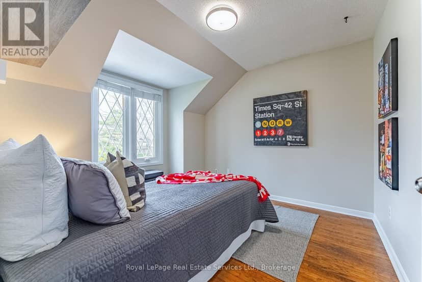 2082 Mississauga Road — photo 31 of 40