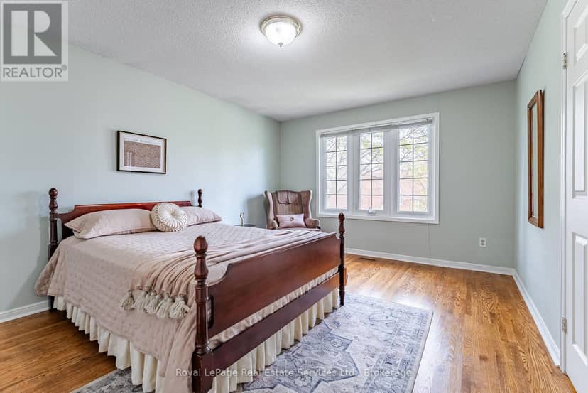 2082 Mississauga Road — photo 33 of 40