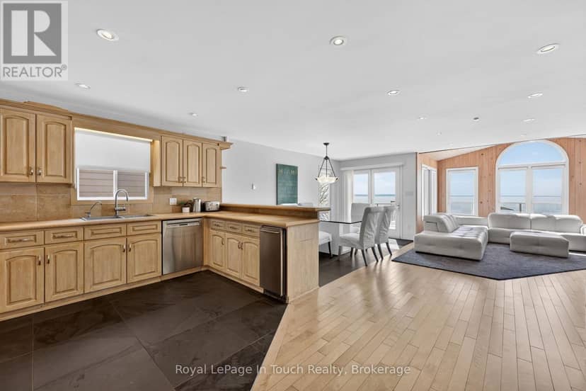 32 Tiny Beaches Road S — photo 6 of 40