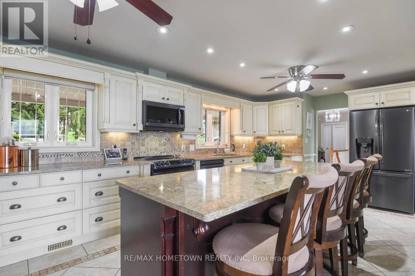 1111 Burnside Drive — photo 15 of 40