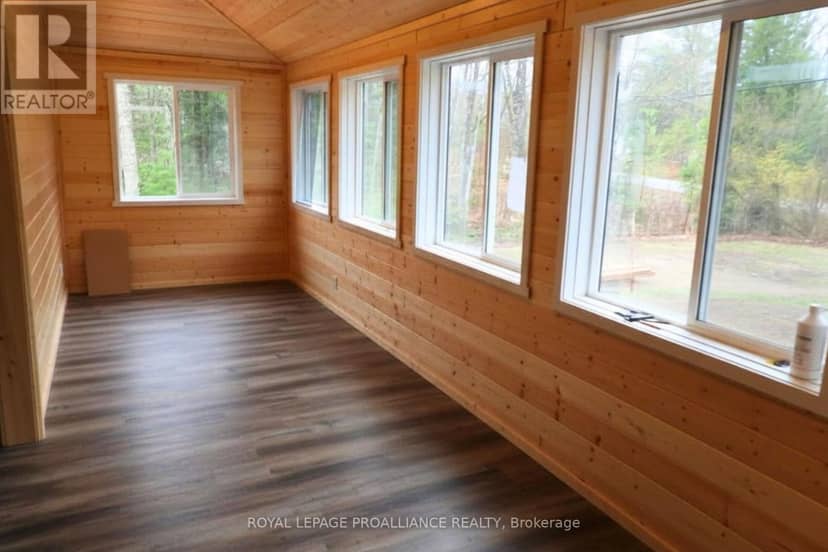 1049 South Road — photo 5 of 13