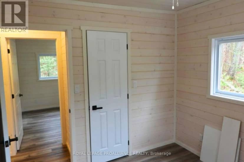 1049 South Road — photo 8 of 13