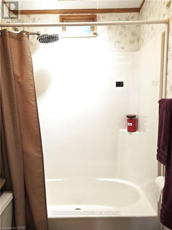 204 Beach Road — photo 17 of 18