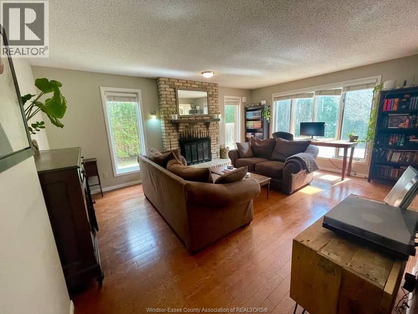 555 Jeffreybrook Drive — photo 4 of 20
