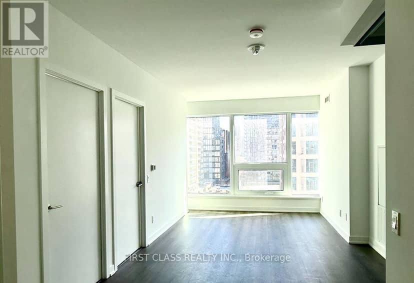 905 - 8 Wellesley Street W — photo 12 of 22