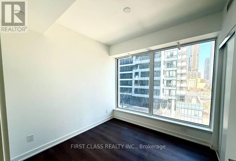 905 - 8 Wellesley Street W — photo 15 of 22