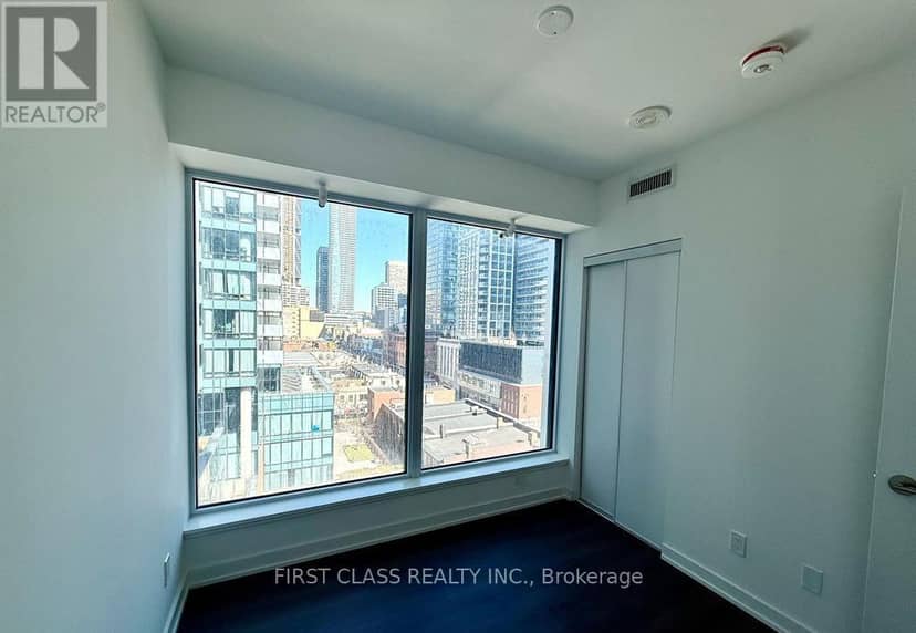 905 - 8 Wellesley Street W — photo 16 of 22