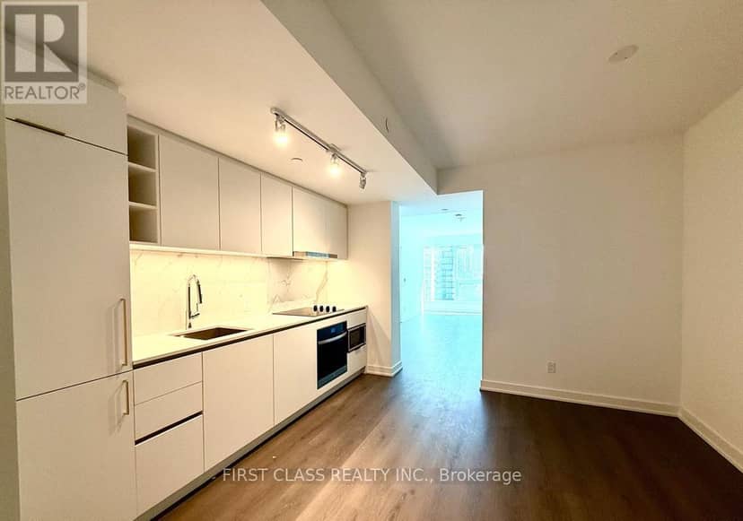 905 - 8 Wellesley Street W — photo 5 of 22