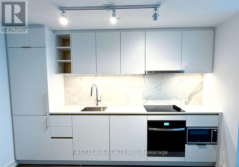 905 - 8 Wellesley Street W — photo 8 of 22