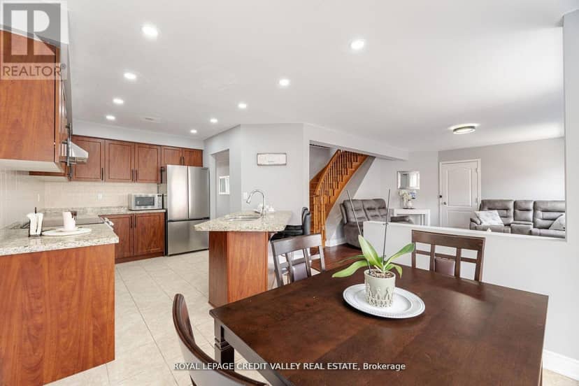 12 Greenhalf Drive — photo 17 of 40