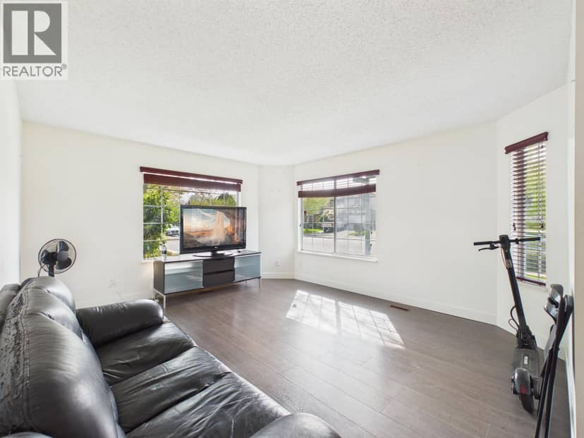 6220 LYNAS LANE, Richmond, photo 3