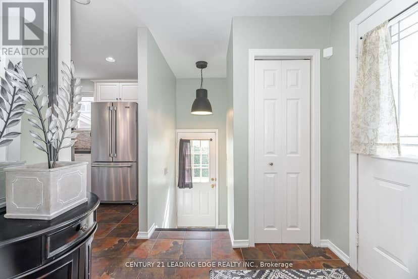 586 Curzon Avenue — photo 9 of 40