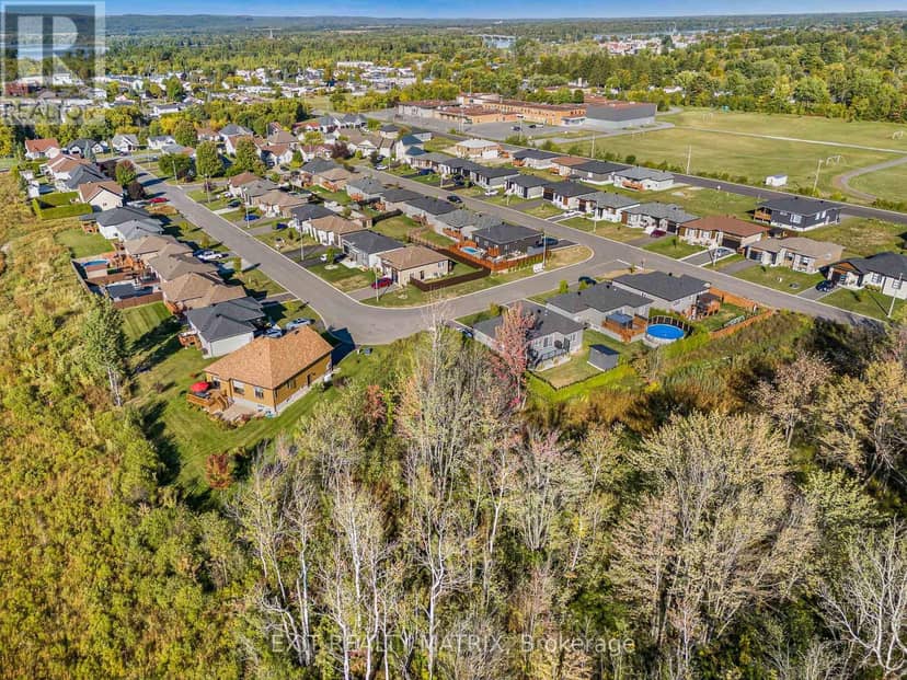 740 Roxane Crescent, Hawkesbury, photo 4