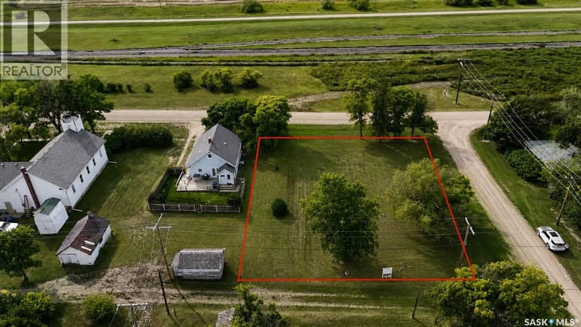 136 Railway AVENUE — photo 1 of 25